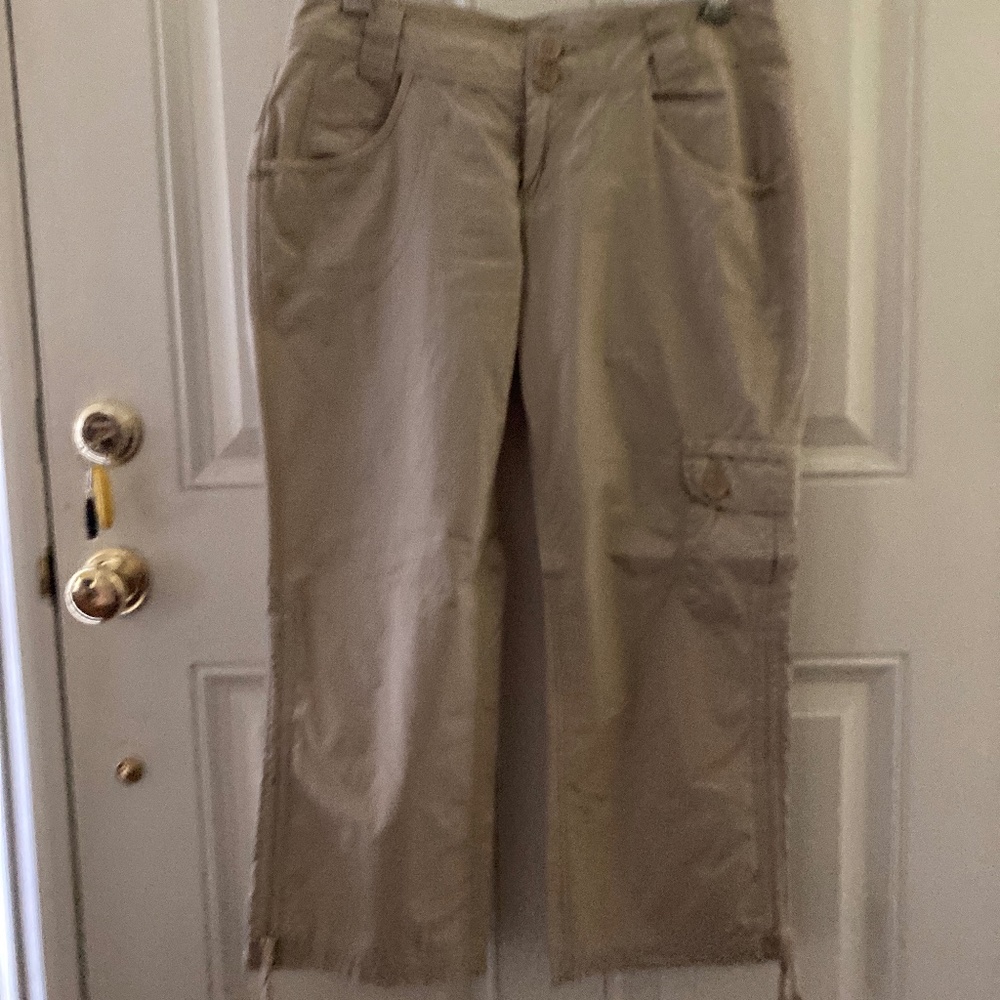 DKNY Active Women's Cropped Cargo Pants/Khaki/100% Cotton/Size10/NEW/NEVER WORN!